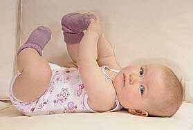 找代孕妇产子-泰国代孕一次成功吗_小宝宝穿袜子比穿鞋更重要！